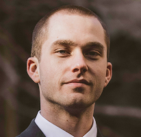 Thomas Whitfield, analityk tradingowy specjalizujący się w rynku kryptowalut, portret
